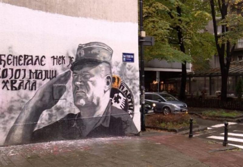 Mural Ratku Mladiću u Beogradu - Jajima gađala Mladićev mural, privela je policija